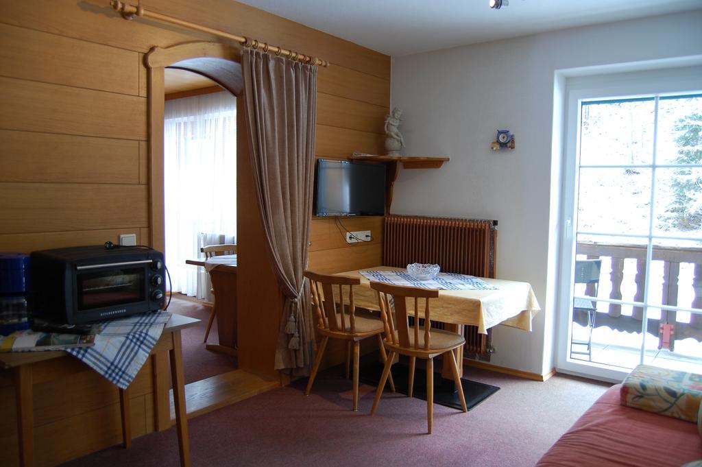 Apartamento Haus Waldrast Elbigenalp Habitación foto