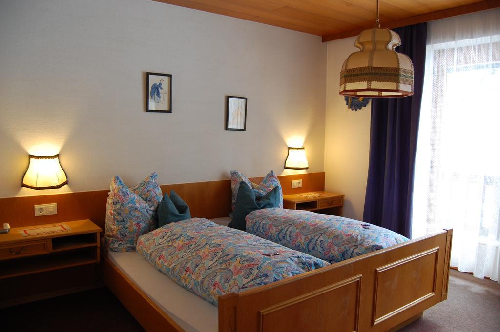 Apartamento Haus Waldrast Elbigenalp Habitación foto